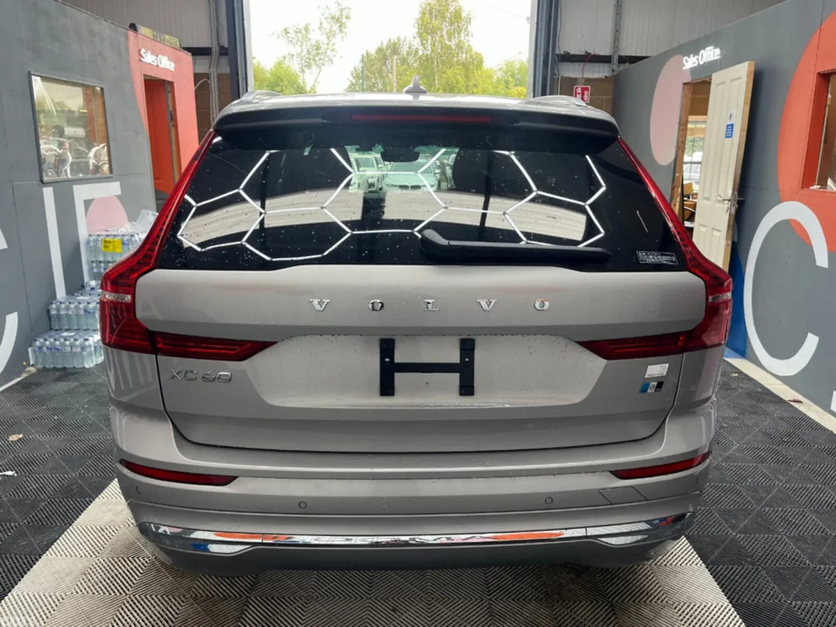 Volvo XC60 SUV, Petrol, 2022, Silver