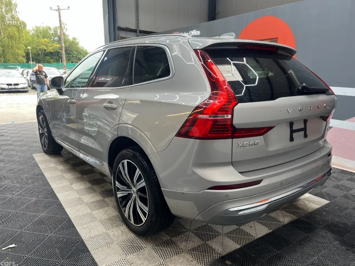 Volvo XC60 SUV, Petrol, 2022, Silver
