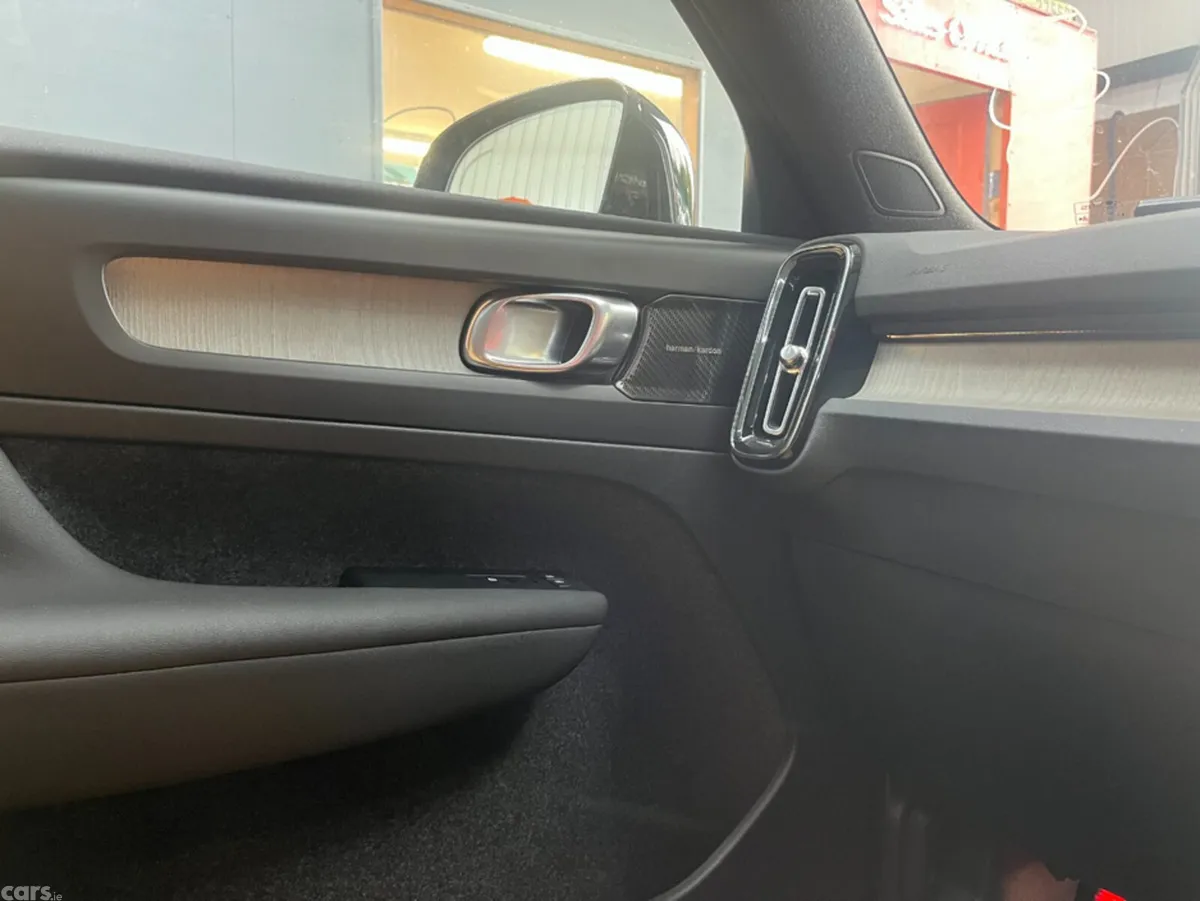Volvo XC40 SUV, Petrol Hybrid, 2021, Black