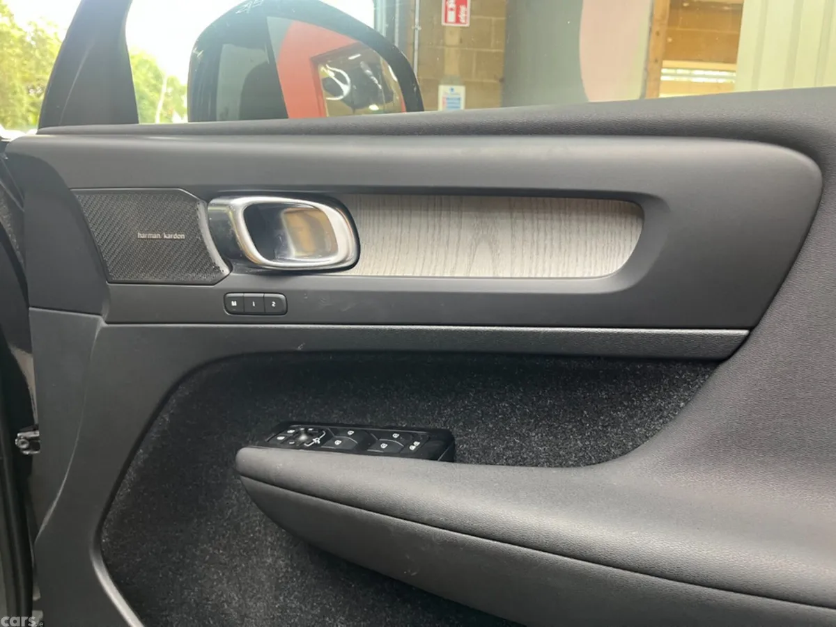 Volvo XC40 SUV, Petrol Hybrid, 2021, Black