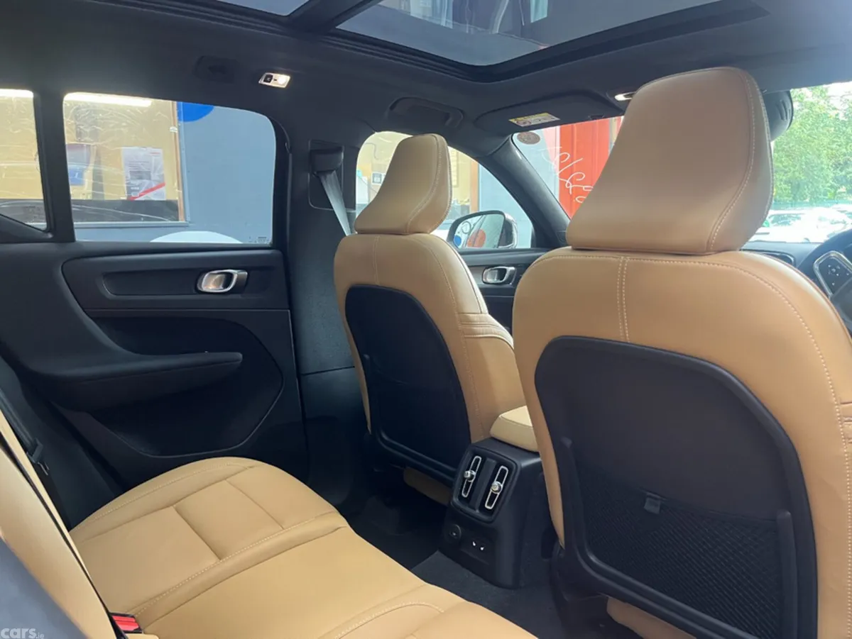 Volvo XC40 SUV, Petrol Hybrid, 2021, Black