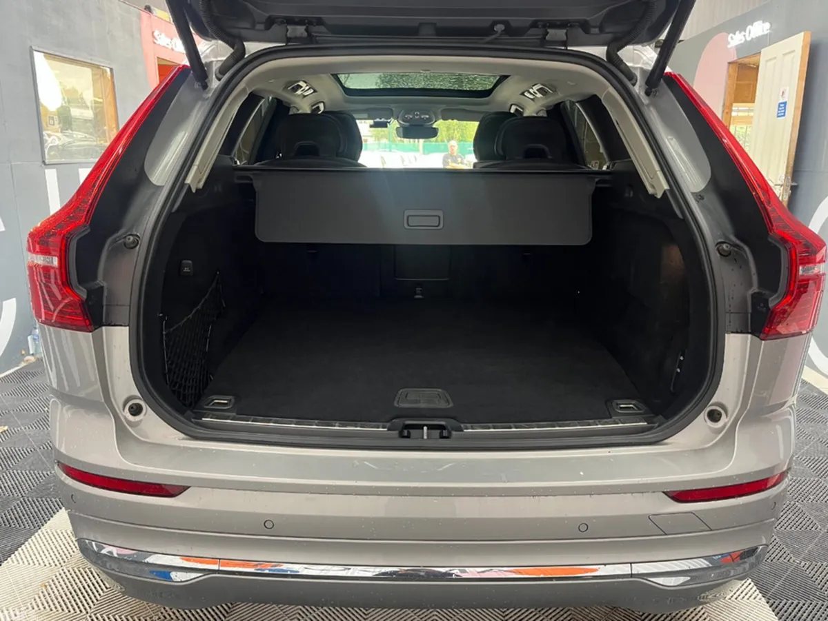 Volvo XC60 SUV, Petrol, 2022, Silver