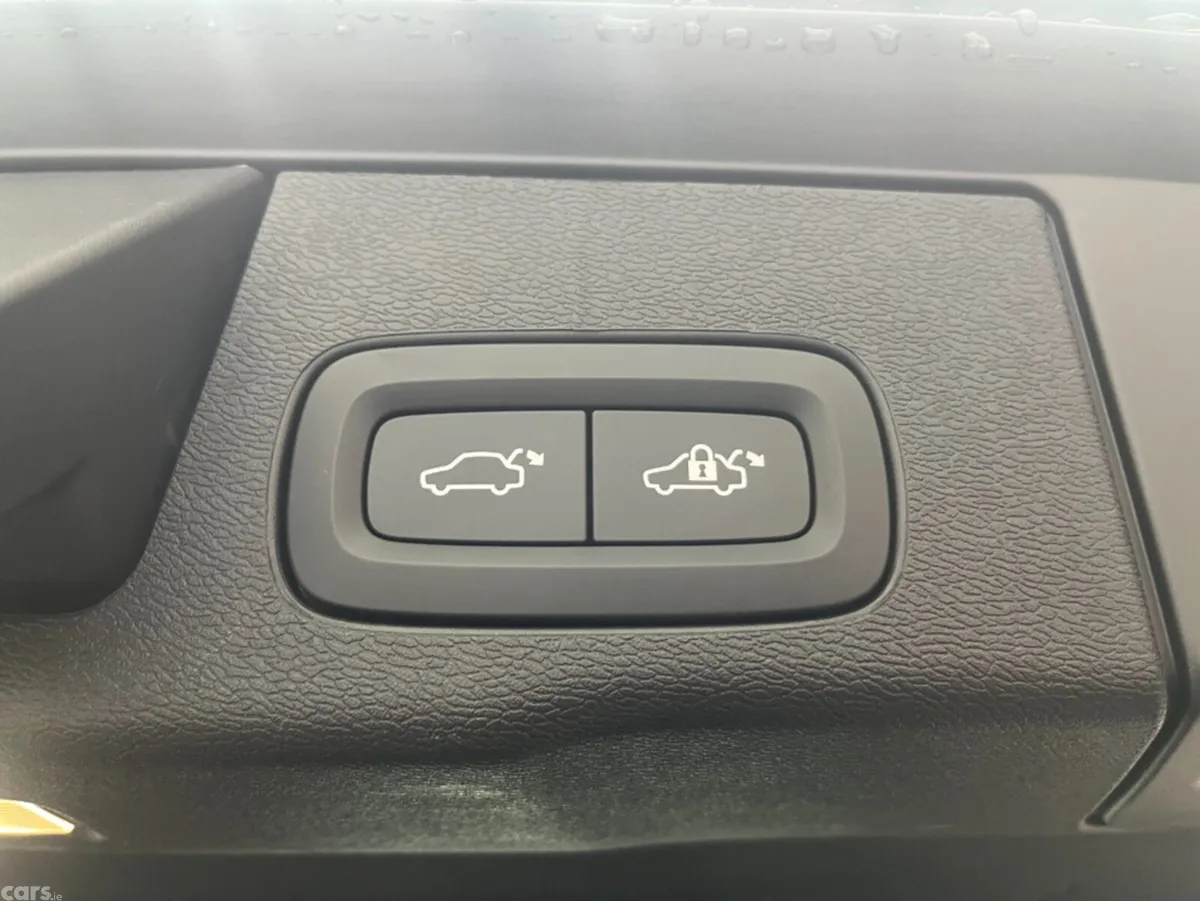 Volvo XC60 SUV, Petrol, 2022, Silver