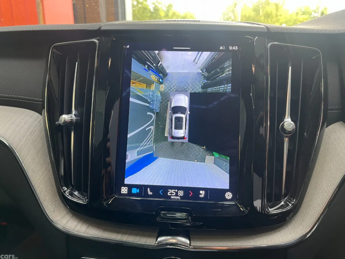Volvo XC60 SUV, Petrol, 2022, Silver
