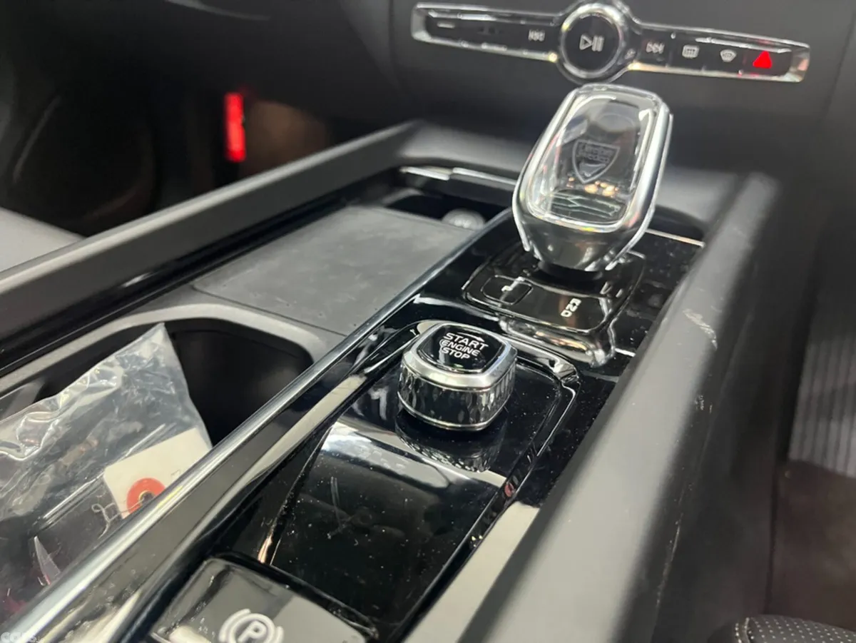 Volvo XC60 SUV, Petrol, 2022, Silver