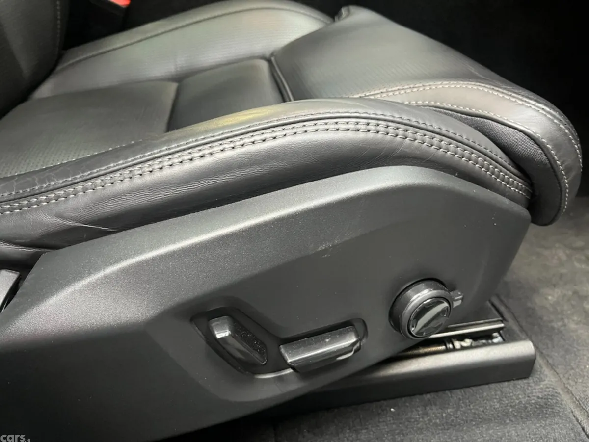 Volvo XC60 SUV, Petrol, 2022, Silver