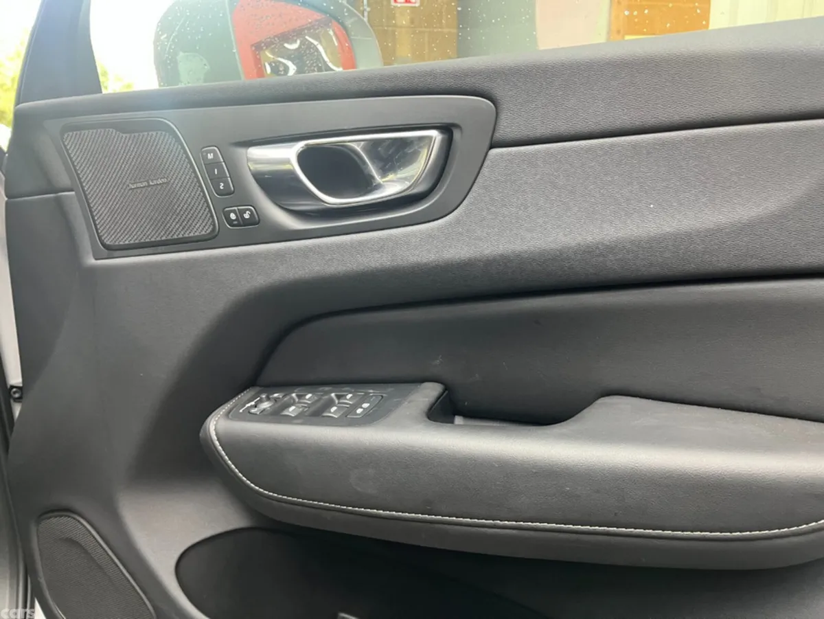 Volvo XC60 SUV, Petrol, 2022, Silver