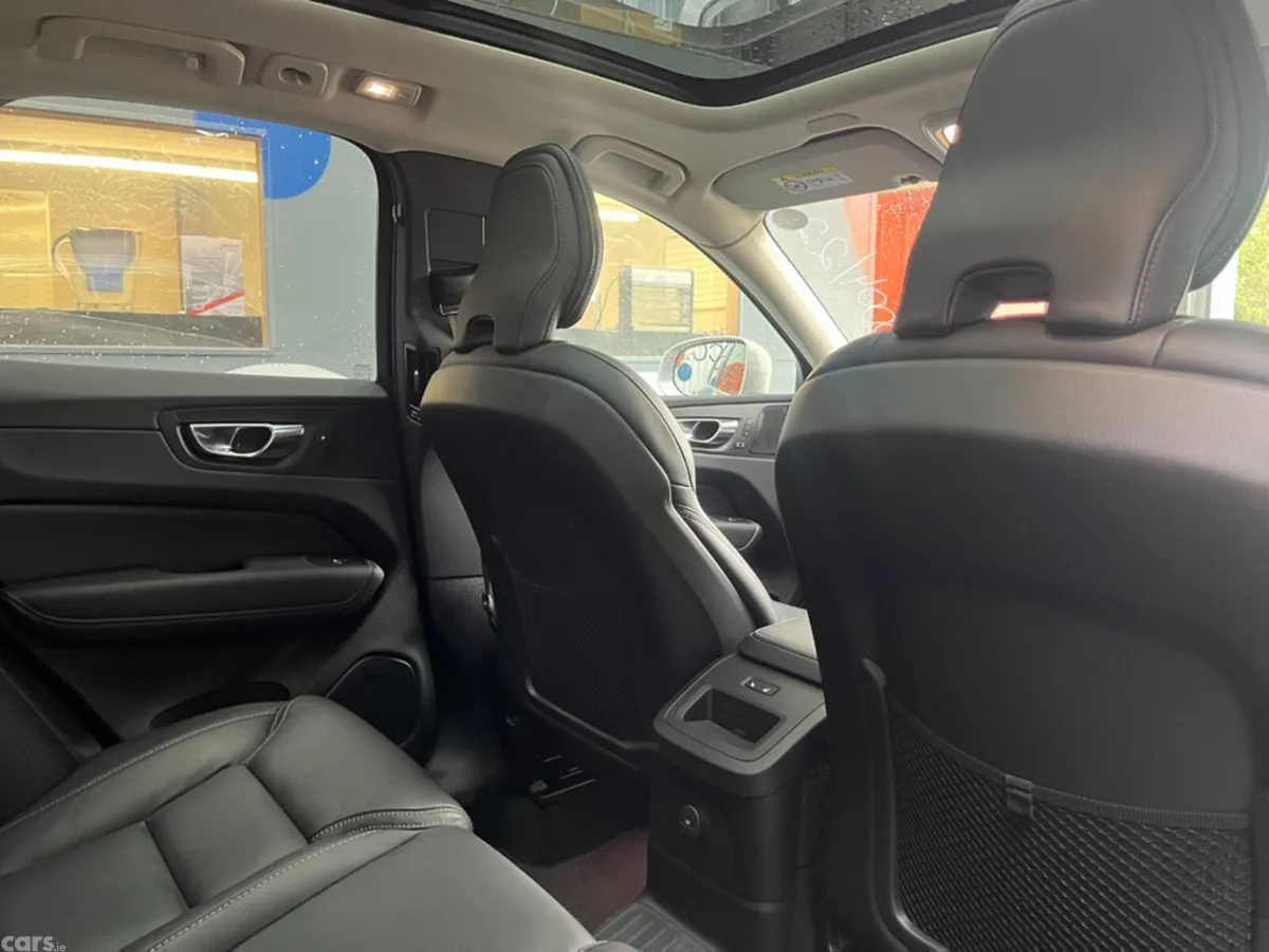 Volvo XC60 SUV, Petrol, 2022, Silver