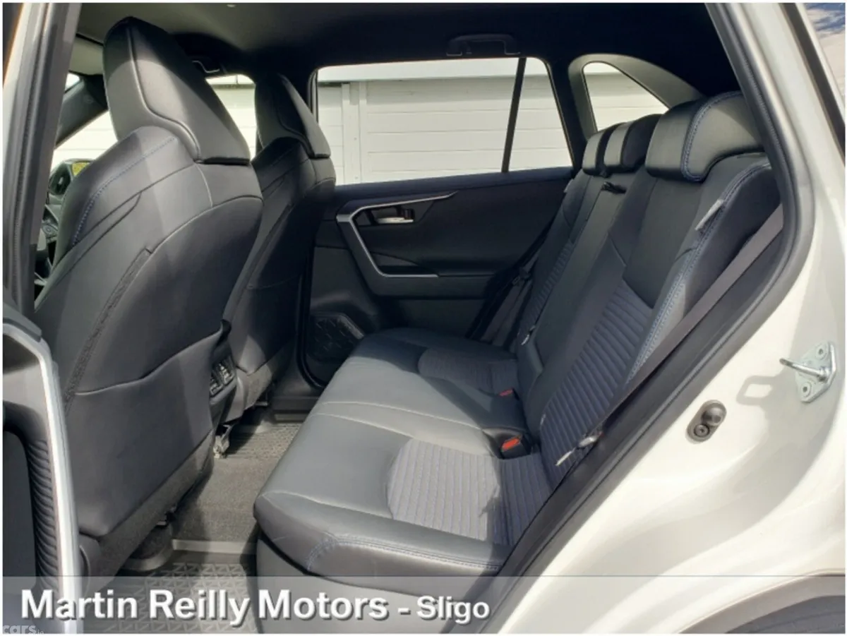Toyota RAV4 SUV, Petrol Hybrid, 2022, White
