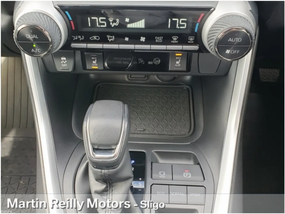 Toyota RAV4 SUV, Petrol Hybrid, 2022, White