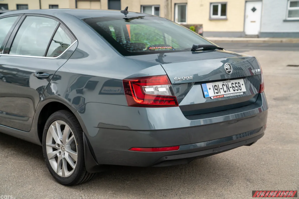 Skoda Octavia Saloon, Diesel, 2019, Grey