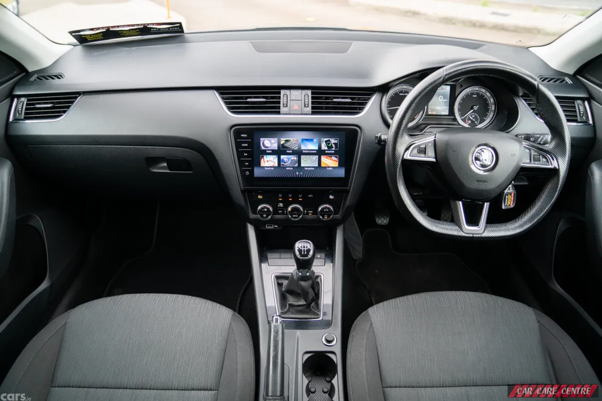 Skoda Octavia Saloon, Diesel, 2019, Grey