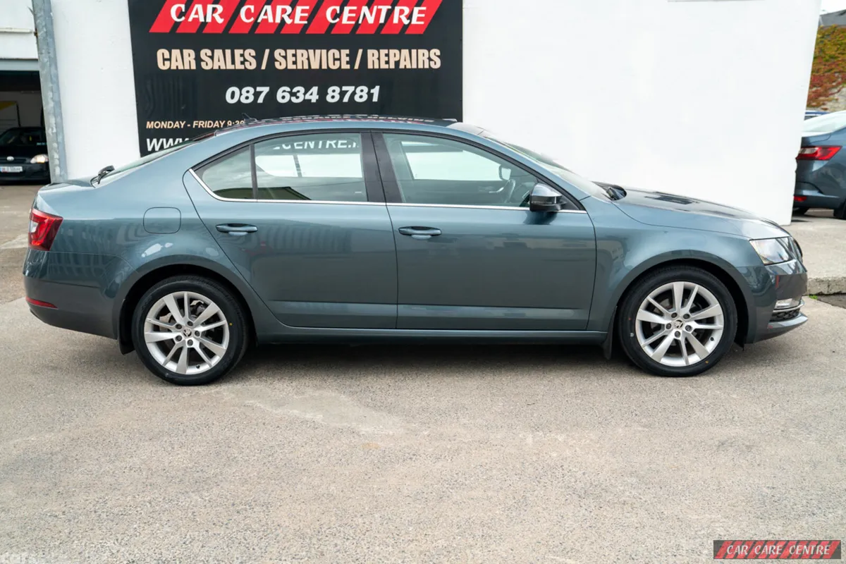Skoda Octavia Saloon, Diesel, 2019, Grey