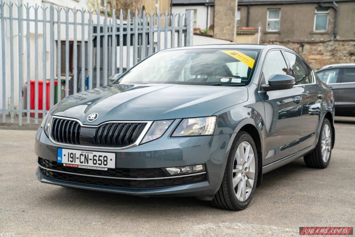 Skoda Octavia Saloon, Diesel, 2019, Grey