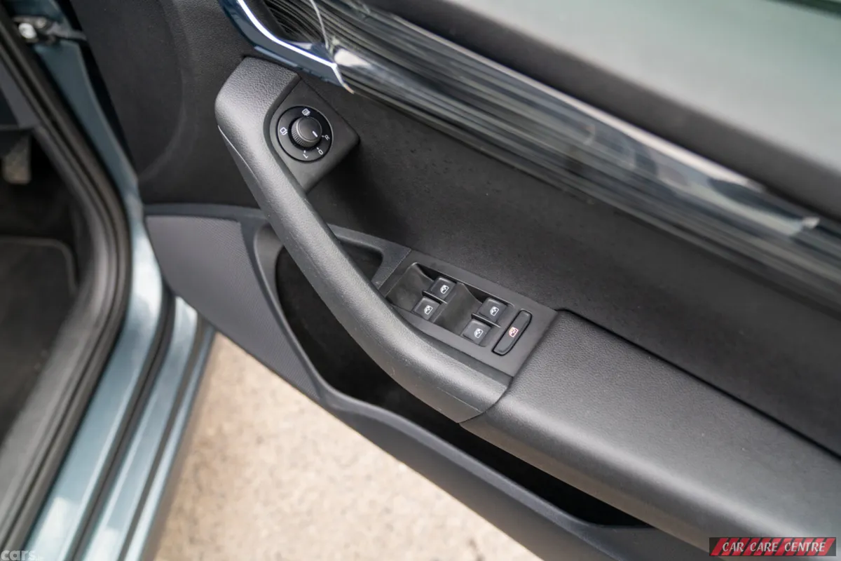 Skoda Octavia Saloon, Diesel, 2019, Grey