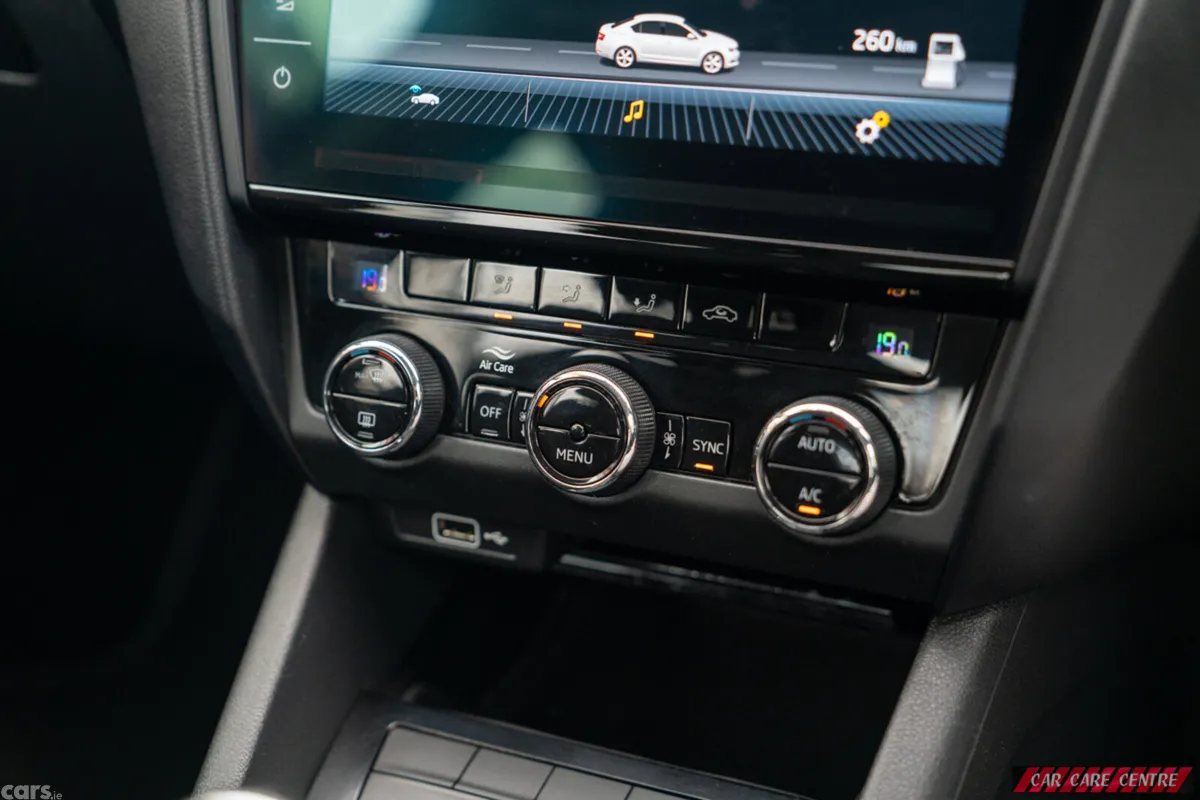 Skoda Octavia Saloon, Diesel, 2019, Grey