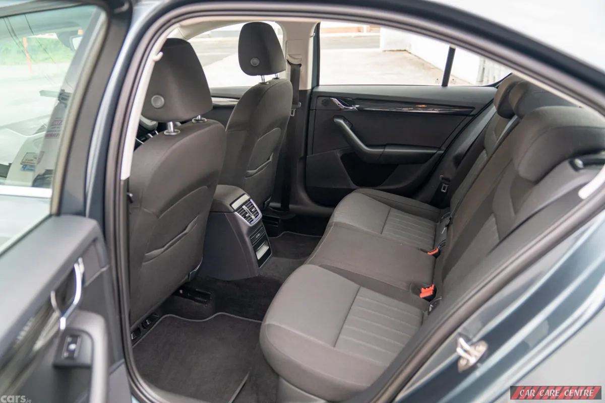 Skoda Octavia Saloon, Diesel, 2019, Grey