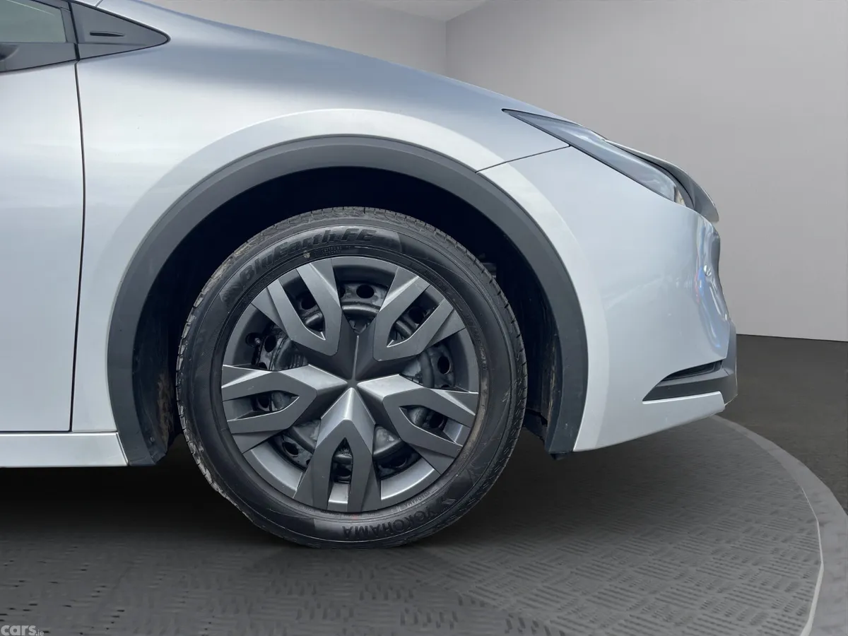Toyota Prius Saloon, Petrol Hybrid, 2023, Silver