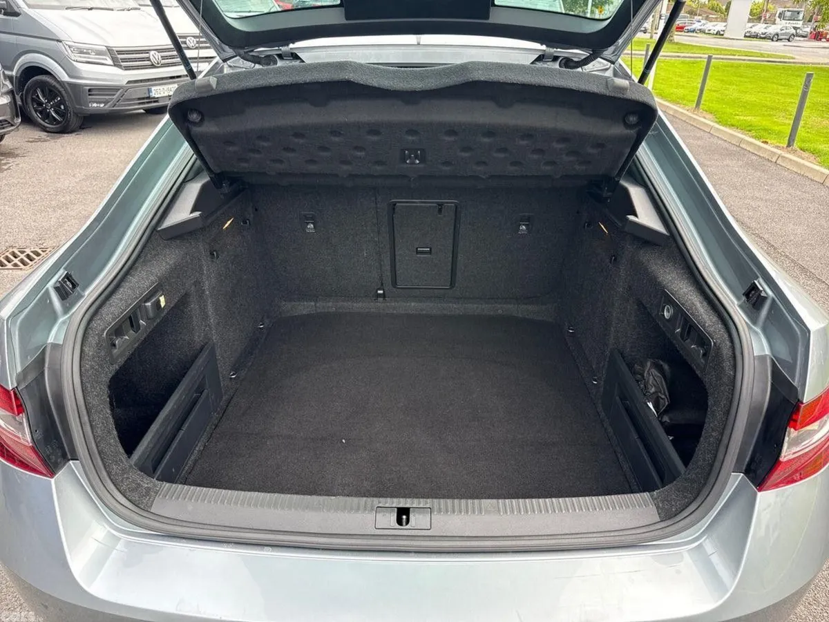 Skoda Superb Hatchback, Diesel, 2018, Grey