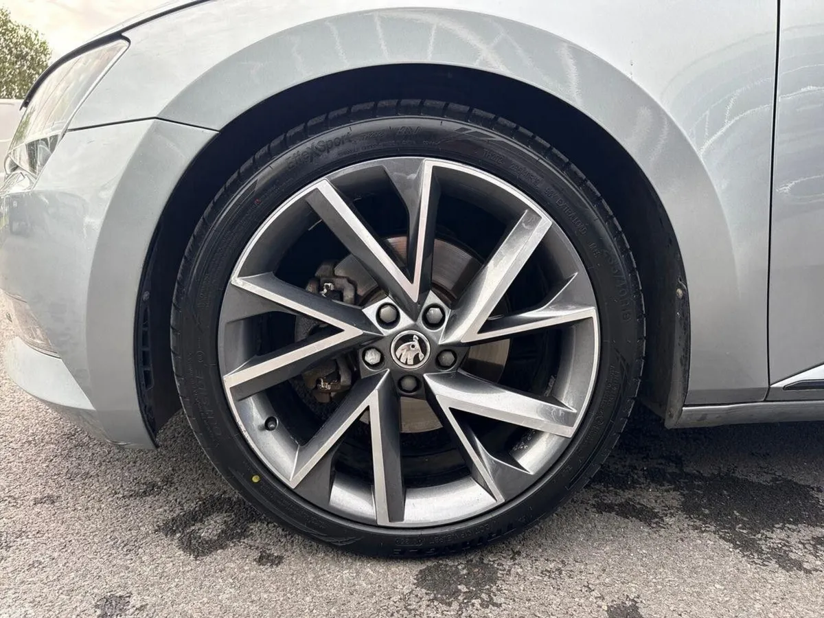 Skoda Superb Hatchback, Diesel, 2018, Grey