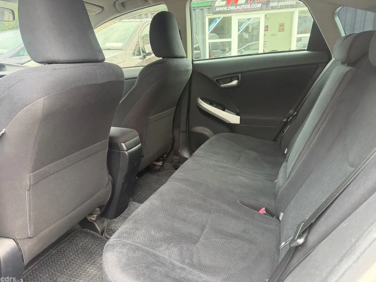 Toyota Prius Hatchback, Petrol Hybrid, 2012, White