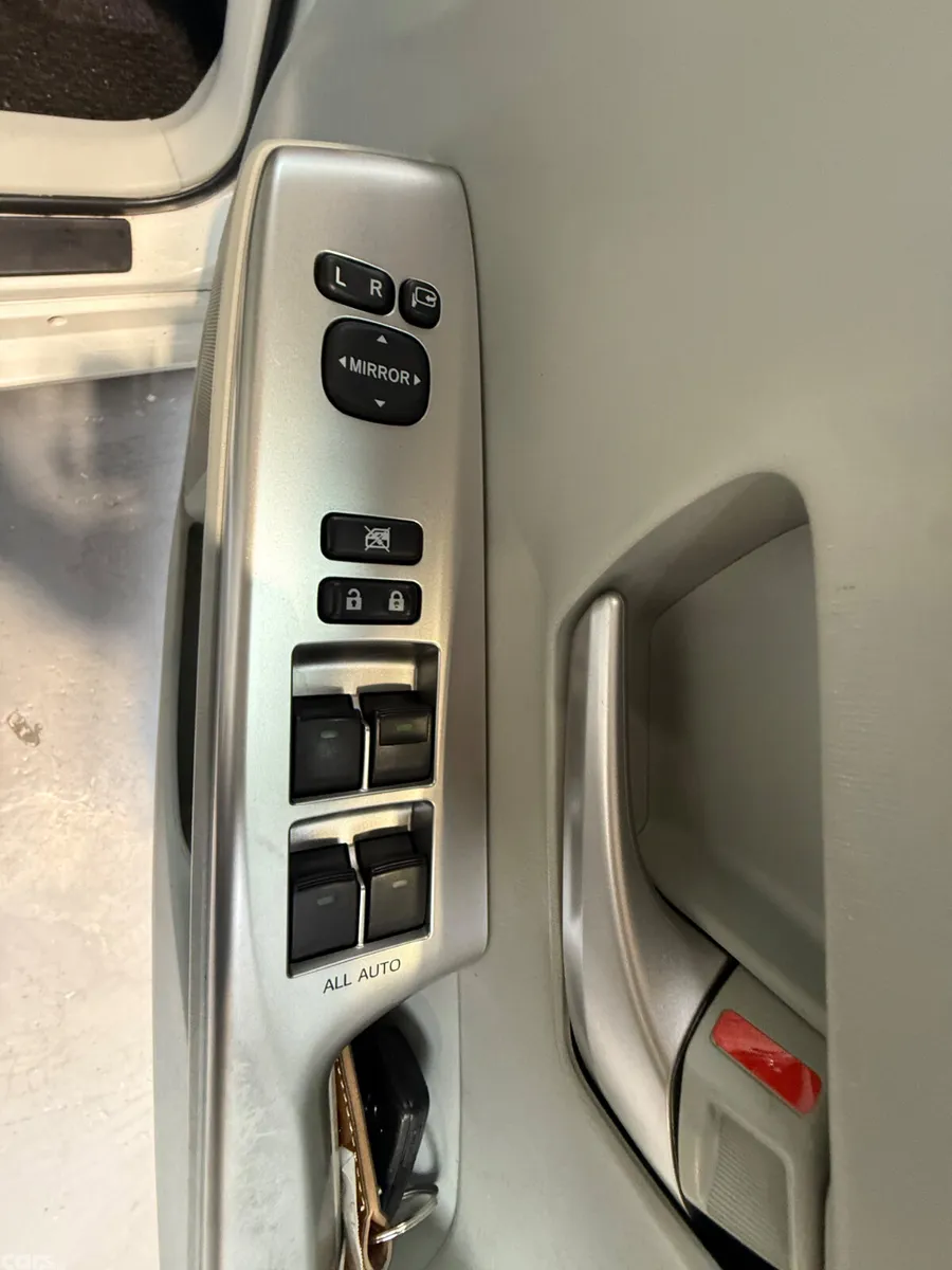 Toyota Prius MPV, Petrol Hybrid, 2015, White