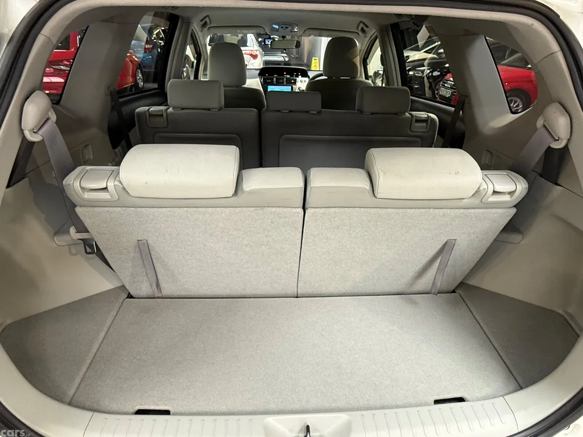 Toyota Prius MPV, Petrol Hybrid, 2015, White