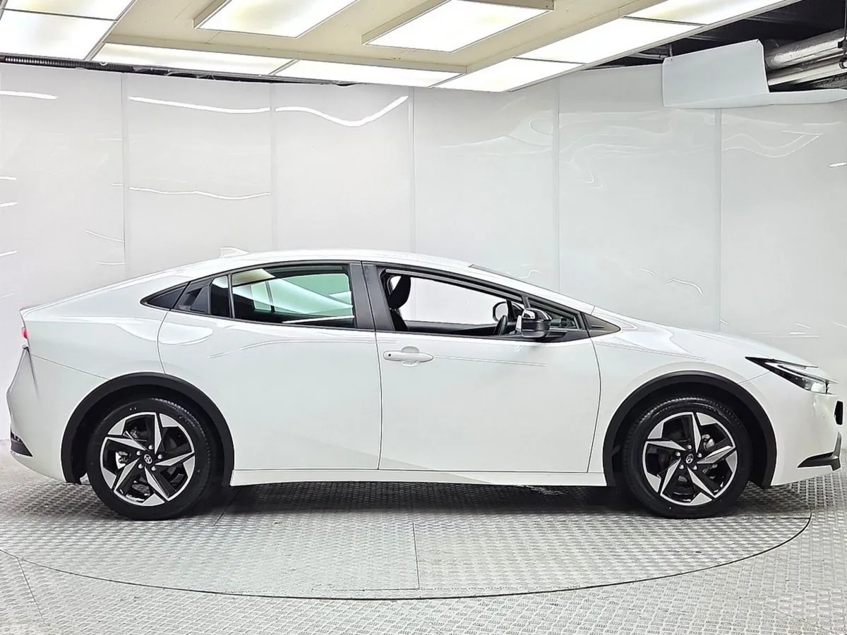 Toyota Prius Hatchback, Petrol Hybrid, 2023, White
