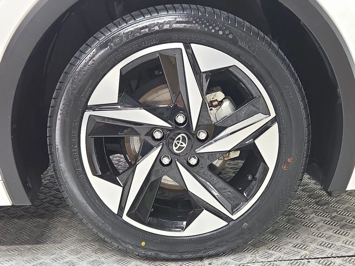 Toyota Prius Hatchback, Petrol Hybrid, 2023, White