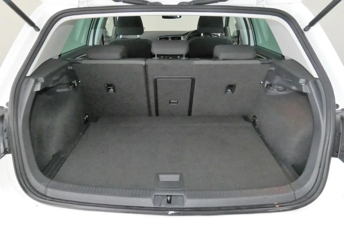 Volkswagen Golf Hatchback, Petrol, 2019, White