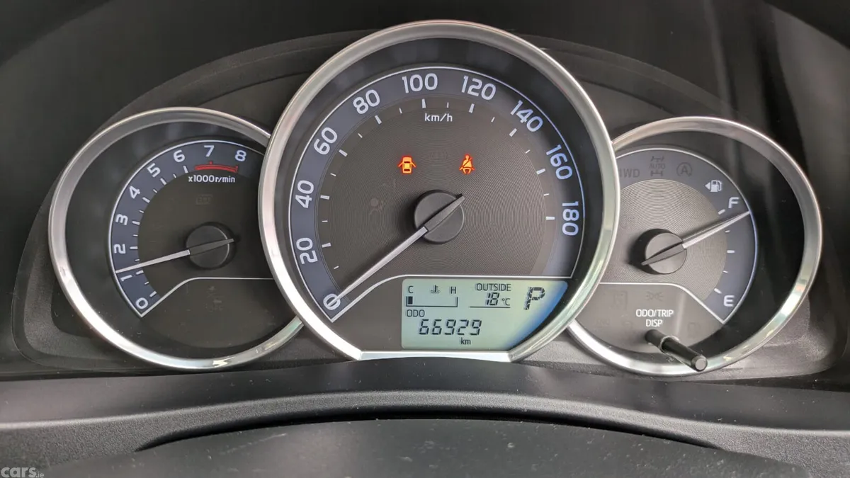 Toyota Auris Hatchback, Petrol, 2017, Red
