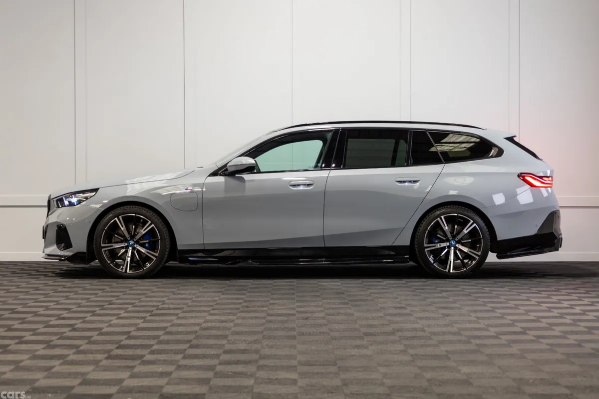 BMW 5-Series Estate, Petrol Plug-in Hybrid, 2025, Grey