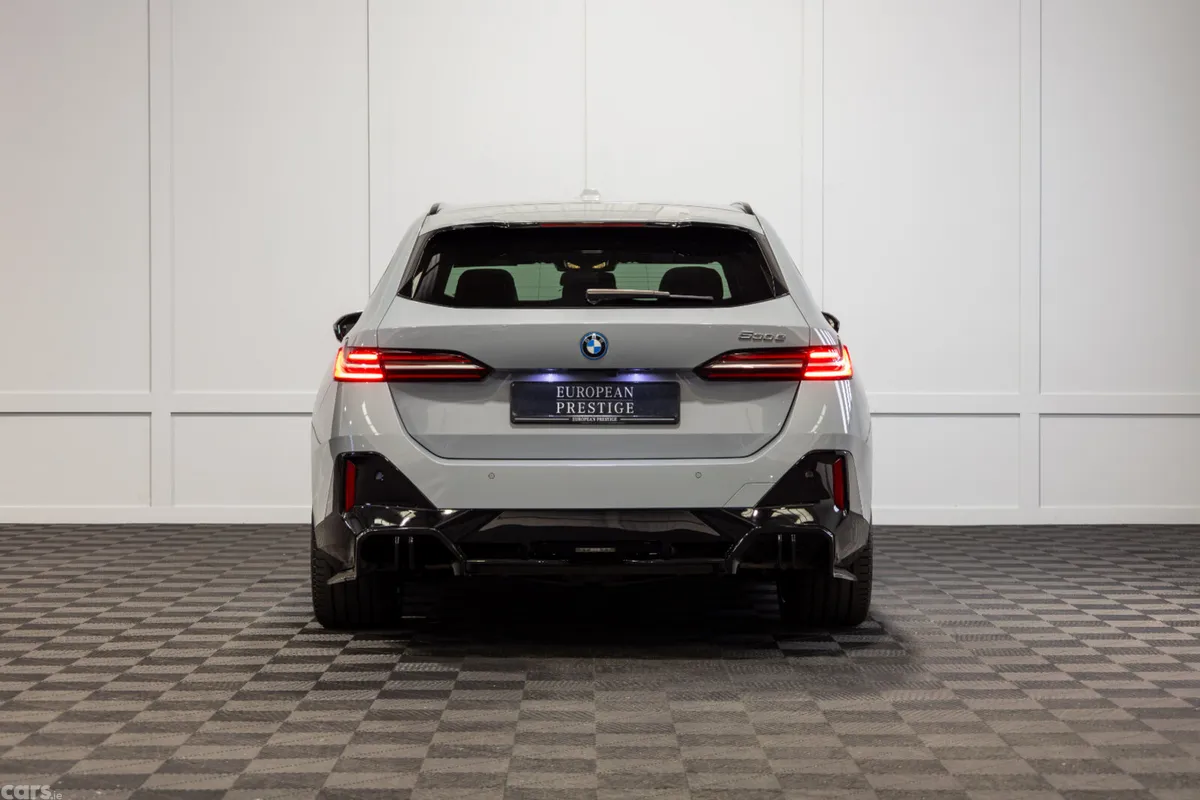BMW 5-Series Estate, Petrol Plug-in Hybrid, 2025, Grey