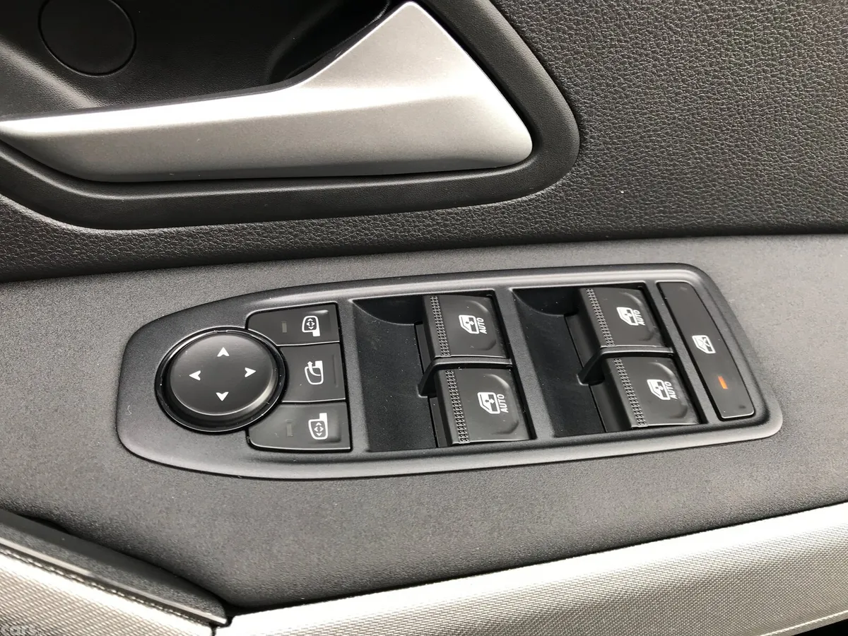 Dacia Duster SUV, Petrol Hybrid, 2026, Grey