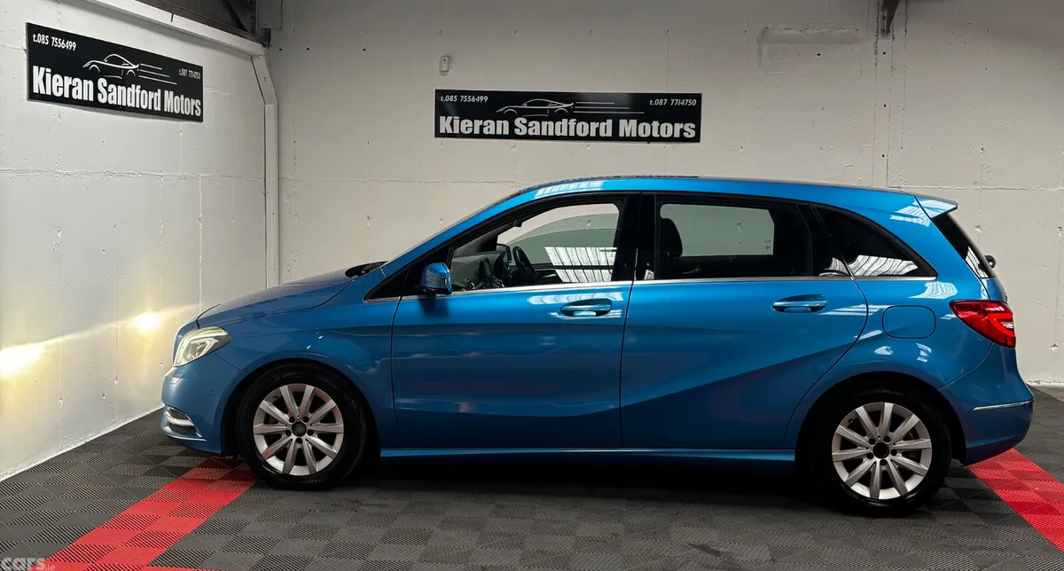 Mercedes-Benz B-Class Hatchback, Petrol, 2013, Blue