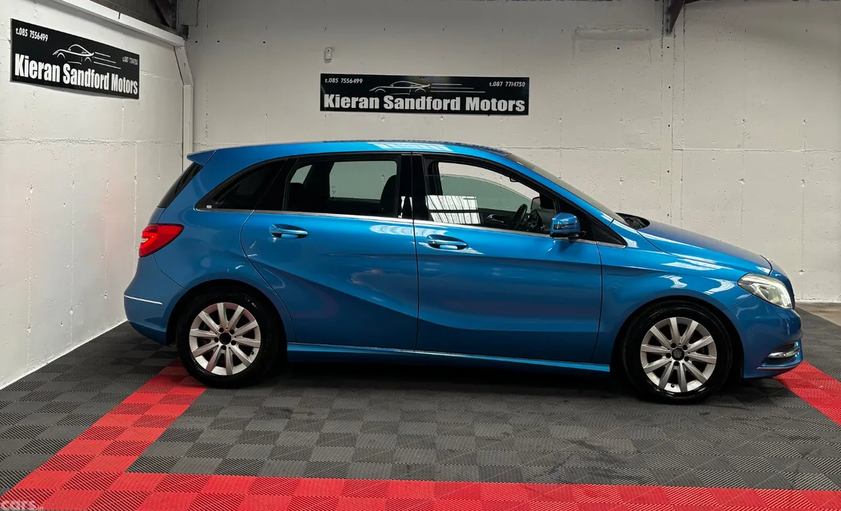 Mercedes-Benz B-Class Hatchback, Petrol, 2013, Blue