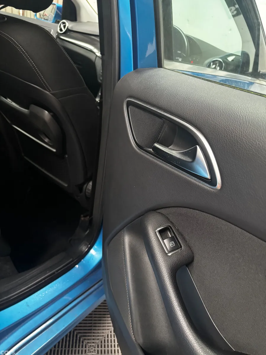 Mercedes-Benz B-Class Hatchback, Petrol, 2013, Blue