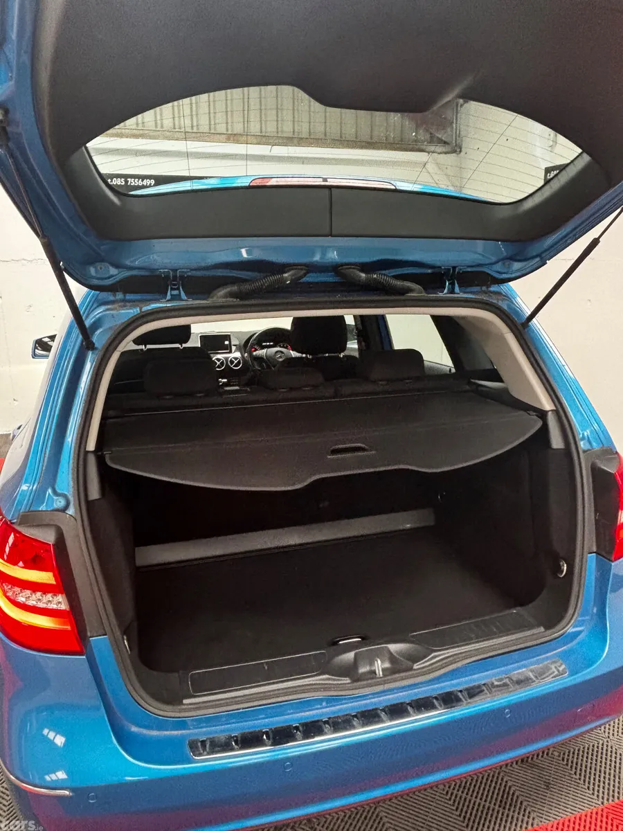 Mercedes-Benz B-Class Hatchback, Petrol, 2013, Blue