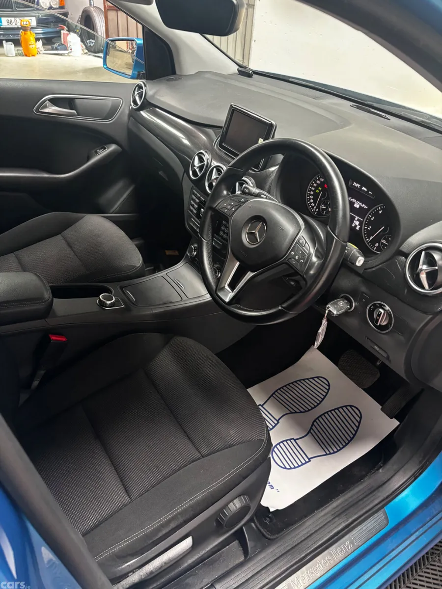 Mercedes-Benz B-Class Hatchback, Petrol, 2013, Blue
