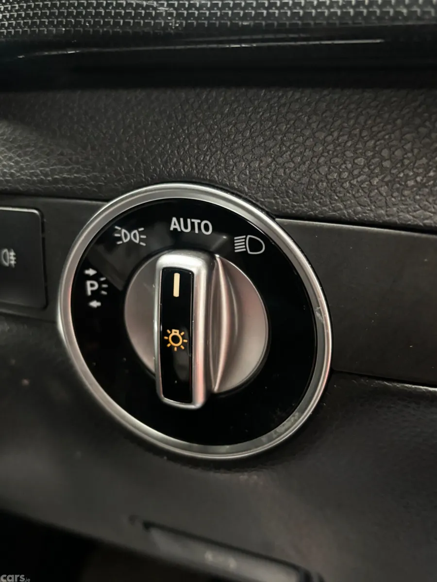 Mercedes-Benz B-Class Hatchback, Petrol, 2013, Blue