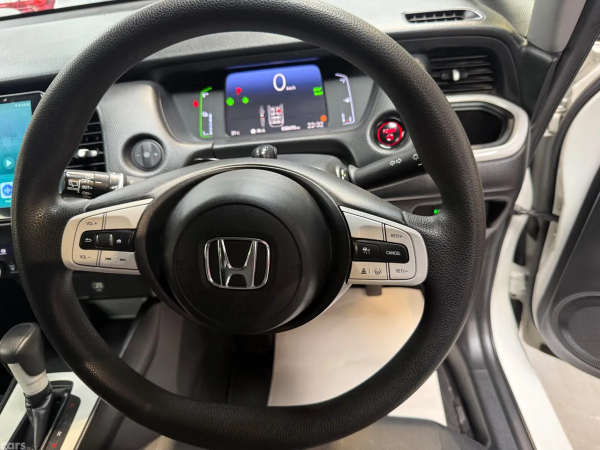 Honda Fit Hatchback, Petrol Hybrid, 2021, White