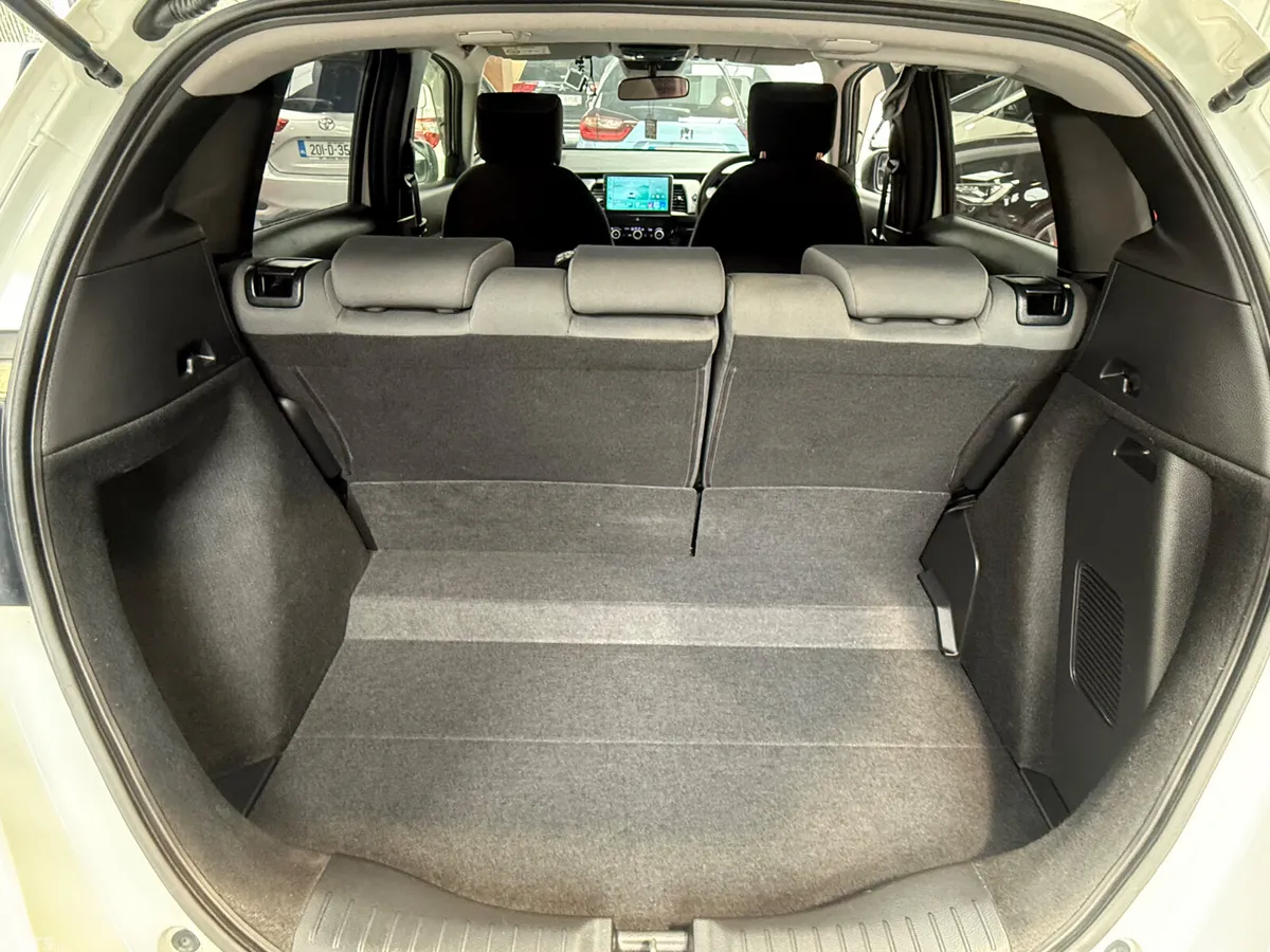 Honda Fit Hatchback, Petrol Hybrid, 2021, White