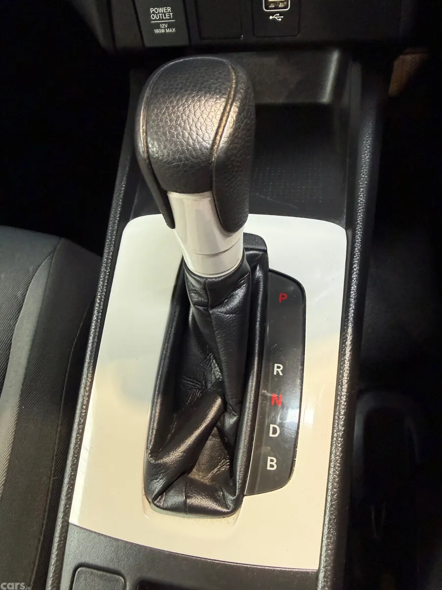 Honda Jazz Hatchback, Petrol Hybrid, 2021, White