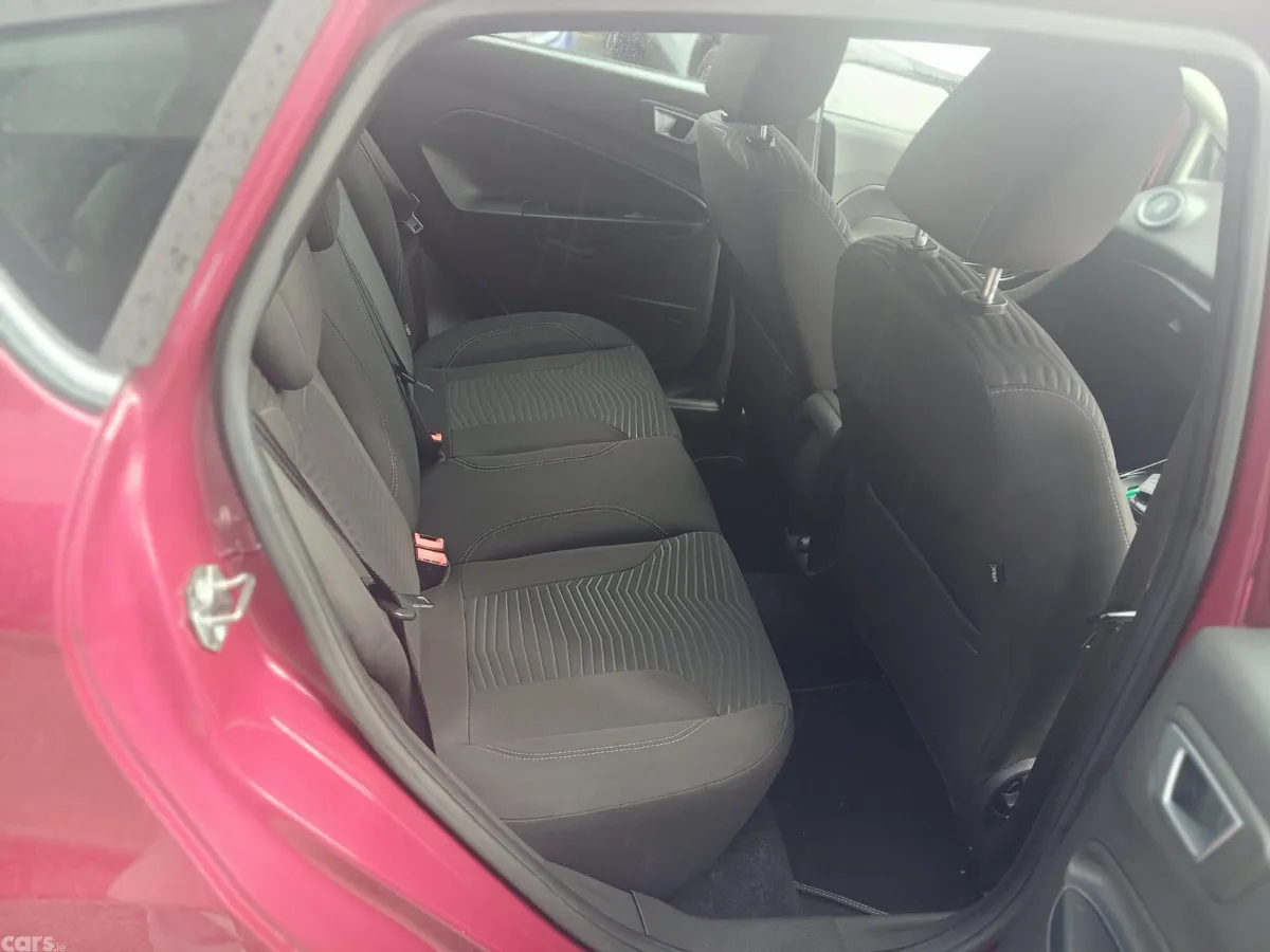 Ford Fiesta Hatchback, Petrol, 2015, Red