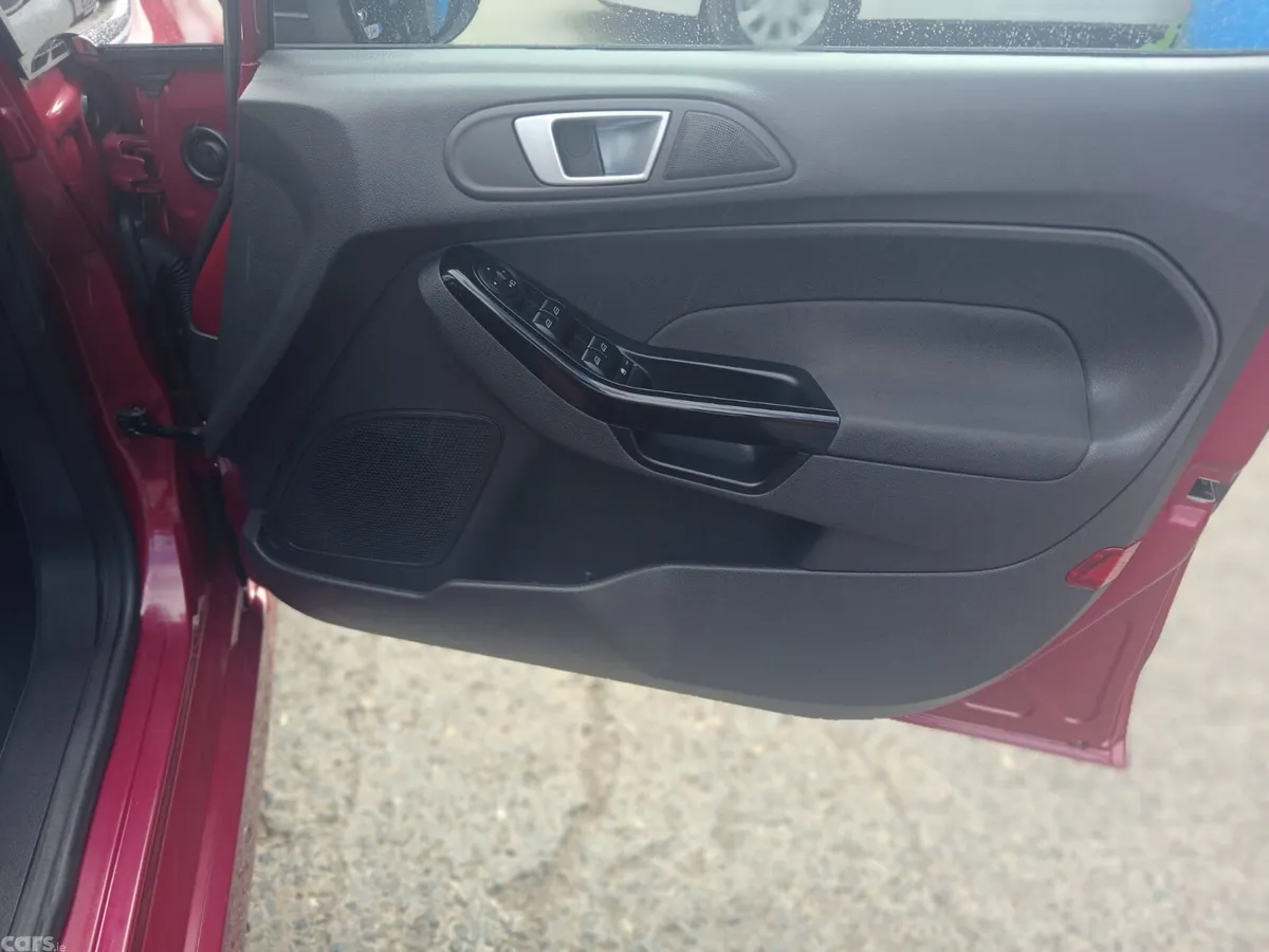Ford Fiesta Hatchback, Petrol, 2015, Red