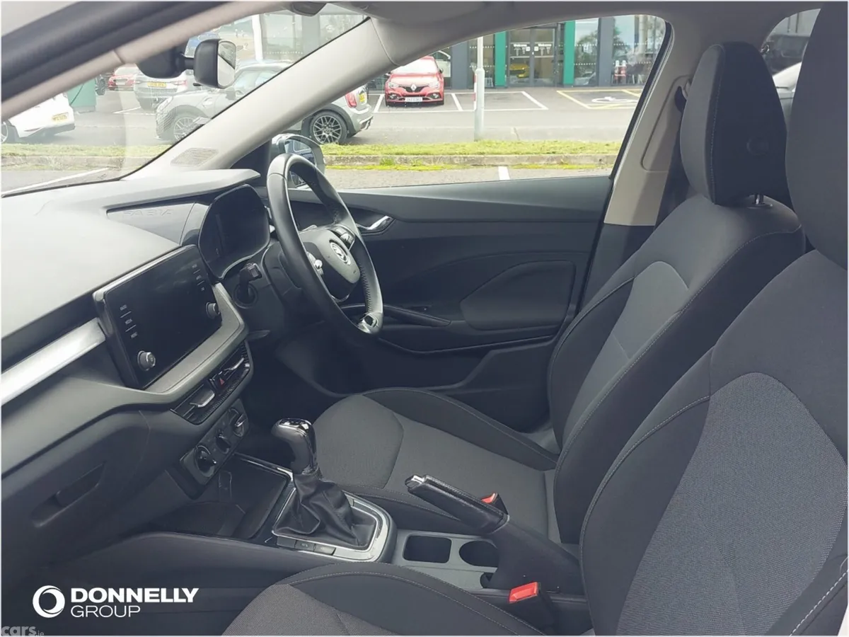 Skoda Fabia Hatchback, Petrol, 2023, White