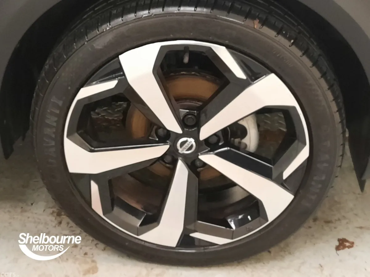 Nissan Juke Hatchback, Petrol, 2022, Silver