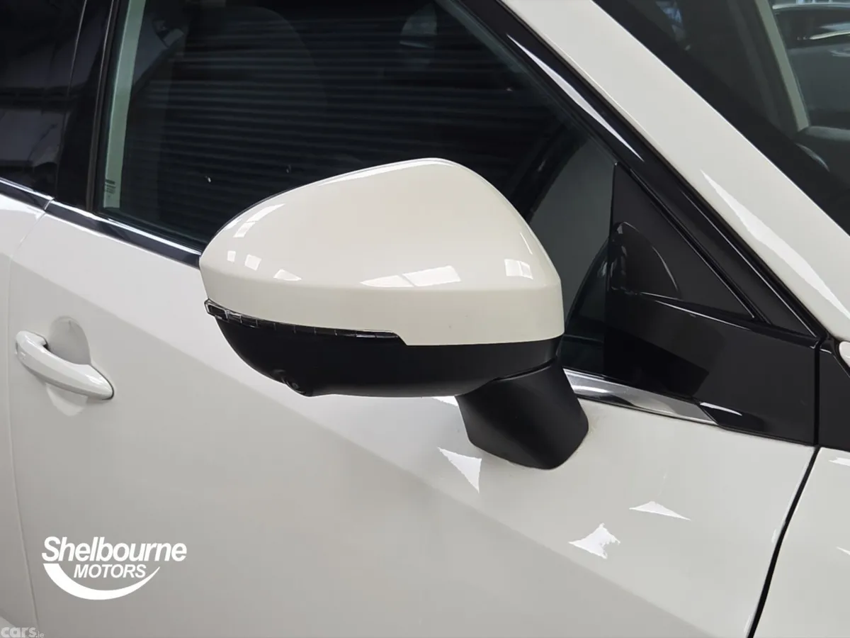 Nissan Qashqai Hatchback, Petrol, 2023, White