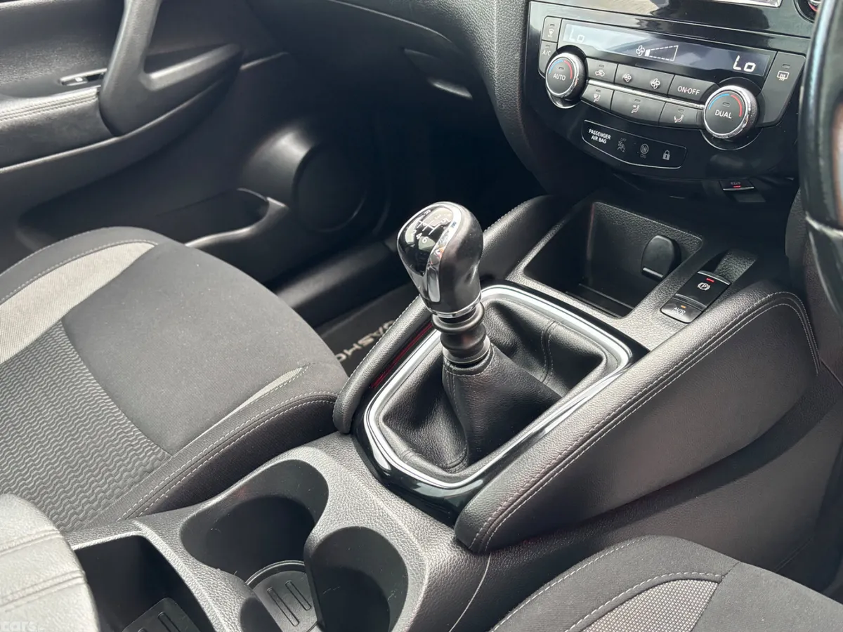 Nissan Qashqai MPV, Petrol, 2019, Grey