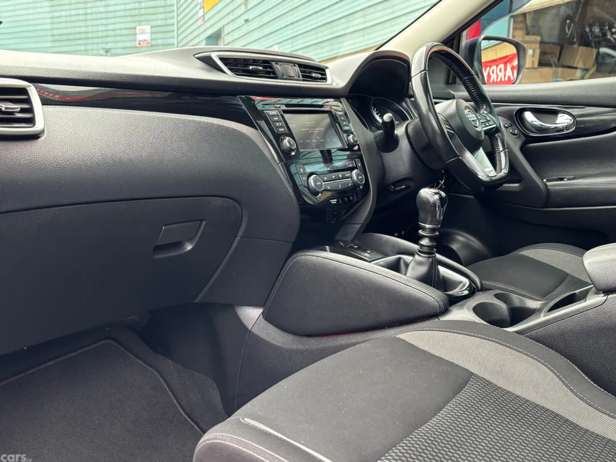 Nissan Qashqai MPV, Petrol, 2019, Grey